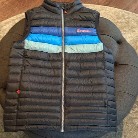 Cotopaxi Black and Blue Men's Vest - Picture 4 of 8